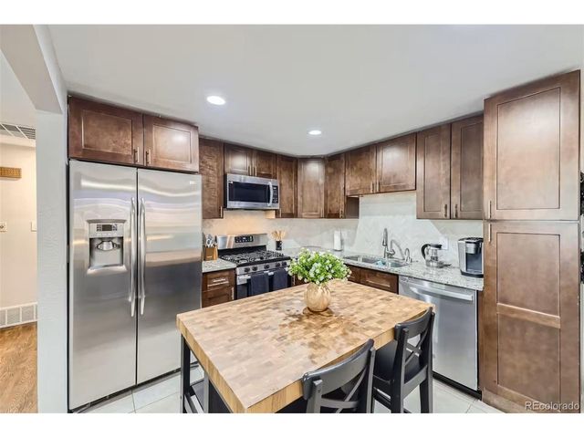 6718 W 70th Pl, Arvada, CO 80003