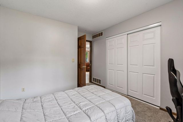 10650 105th Avenue N, Maple Grove, MN 55369