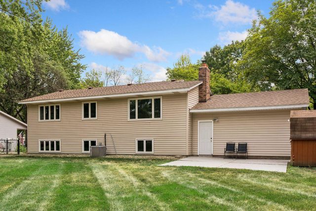 10650 105th Avenue N, Maple Grove, MN 55369