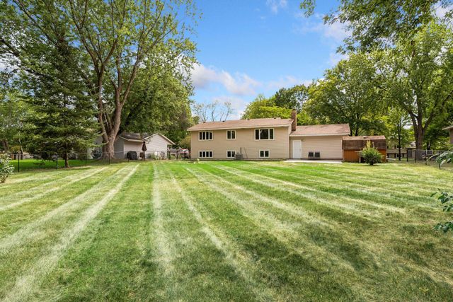 10650 105th Avenue N, Maple Grove, MN 55369