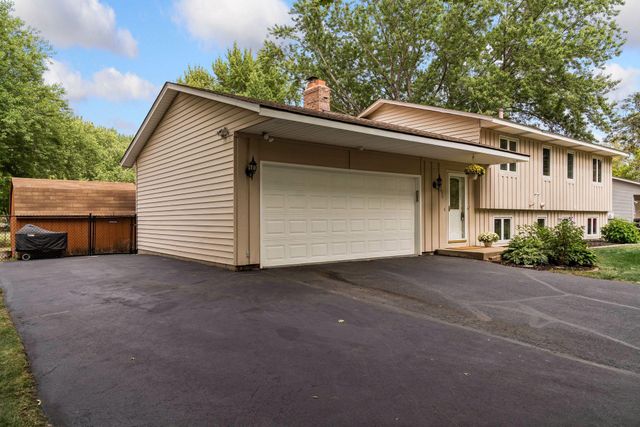 10650 105th Avenue N, Maple Grove, MN 55369