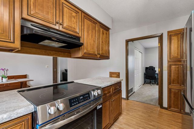 10650 105th Avenue N, Maple Grove, MN 55369