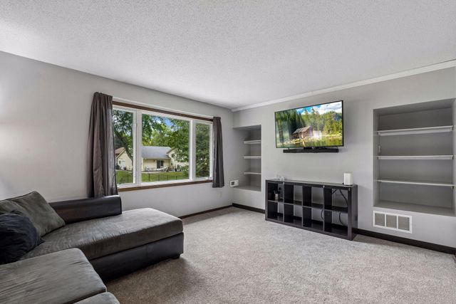 10650 105th Avenue N, Maple Grove, MN 55369
