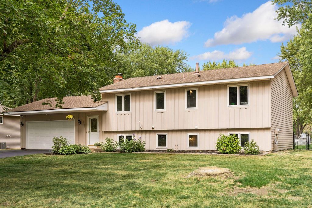 10650 105th Avenue N, Maple Grove, MN 55369