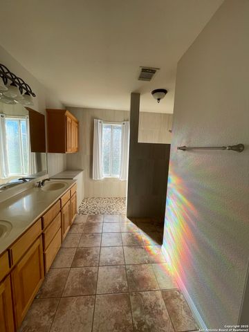 1607 Sunspur Rd, New Braunfels, TX 78130