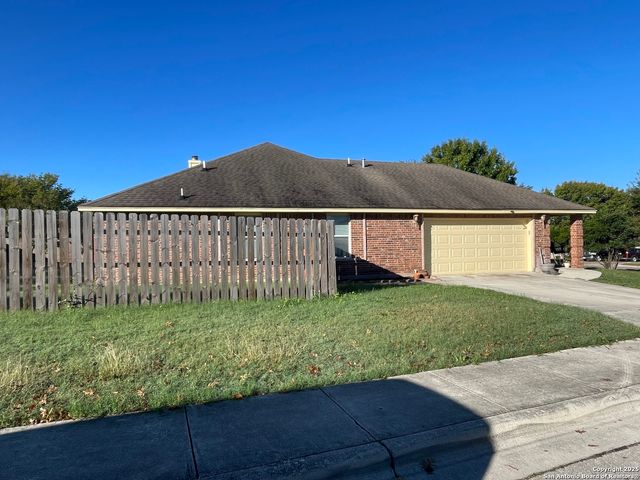 1607 Sunspur Rd, New Braunfels, TX 78130