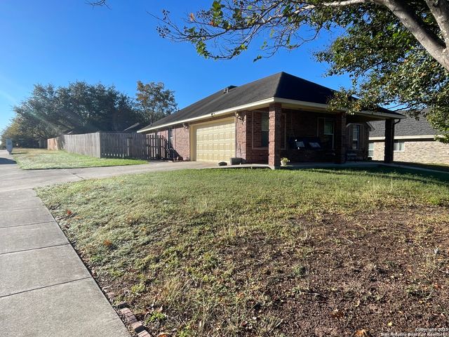 1607 Sunspur Rd, New Braunfels, TX 78130