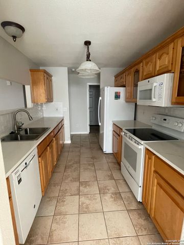 1607 Sunspur Rd, New Braunfels, TX 78130