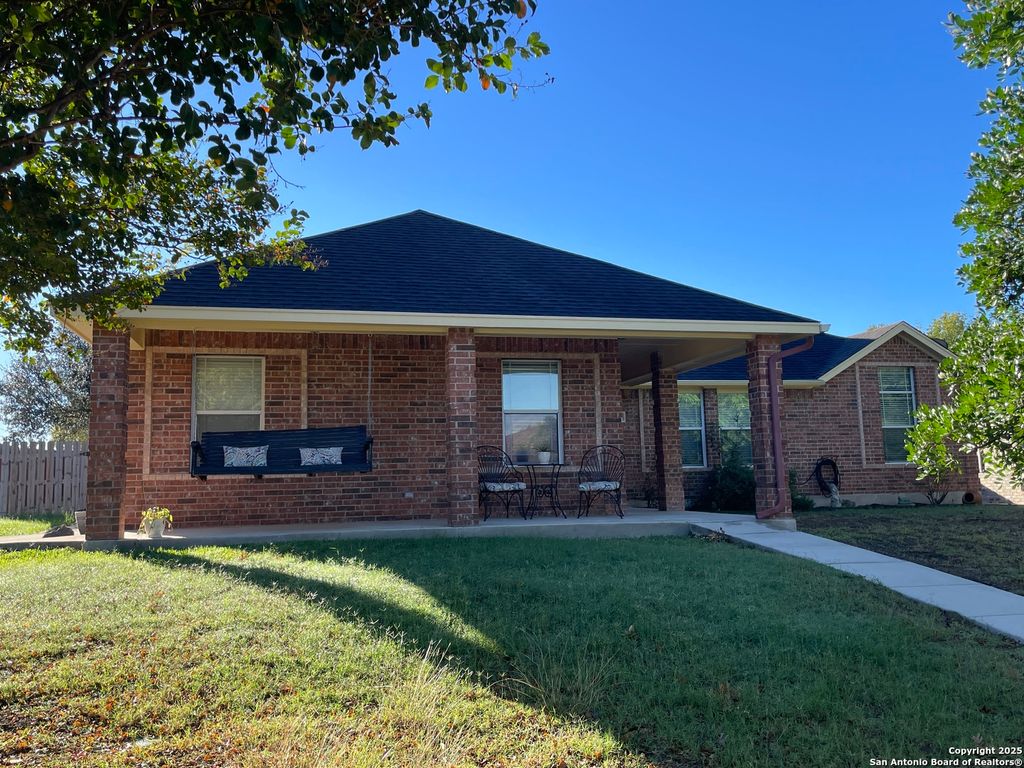 1607 Sunspur Rd, New Braunfels, TX 78130