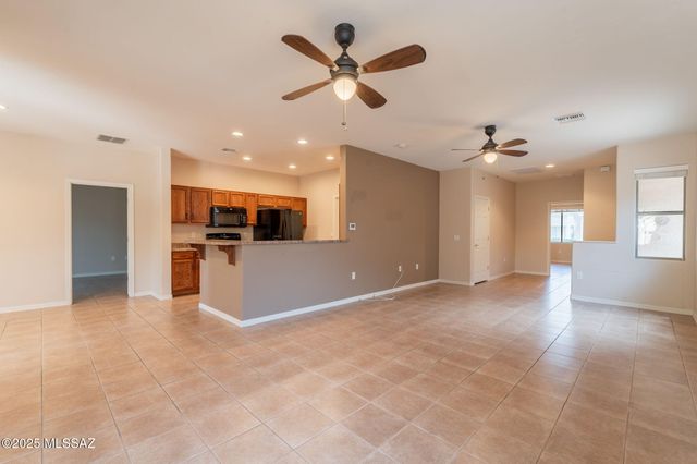 503 W Shadow Wood St, Green Valley, AZ 85614