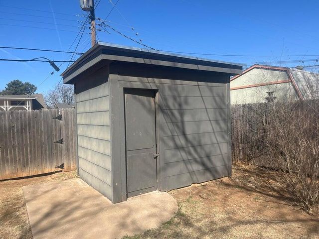 1209 Xenia Street, Plainview, TX 79072