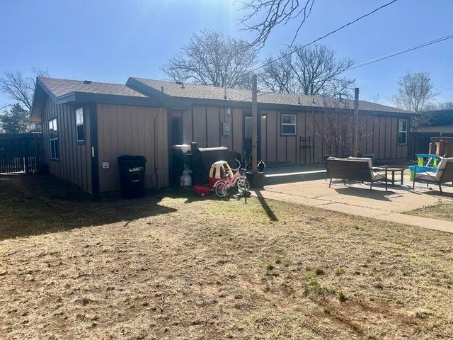 1209 Xenia Street, Plainview, TX 79072