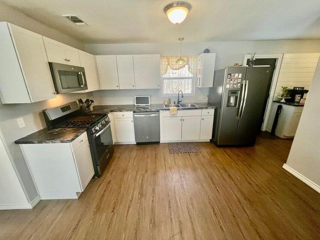 1209 Xenia Street, Plainview, TX 79072