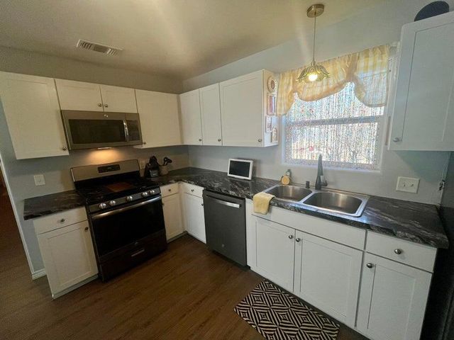 1209 Xenia Street, Plainview, TX 79072