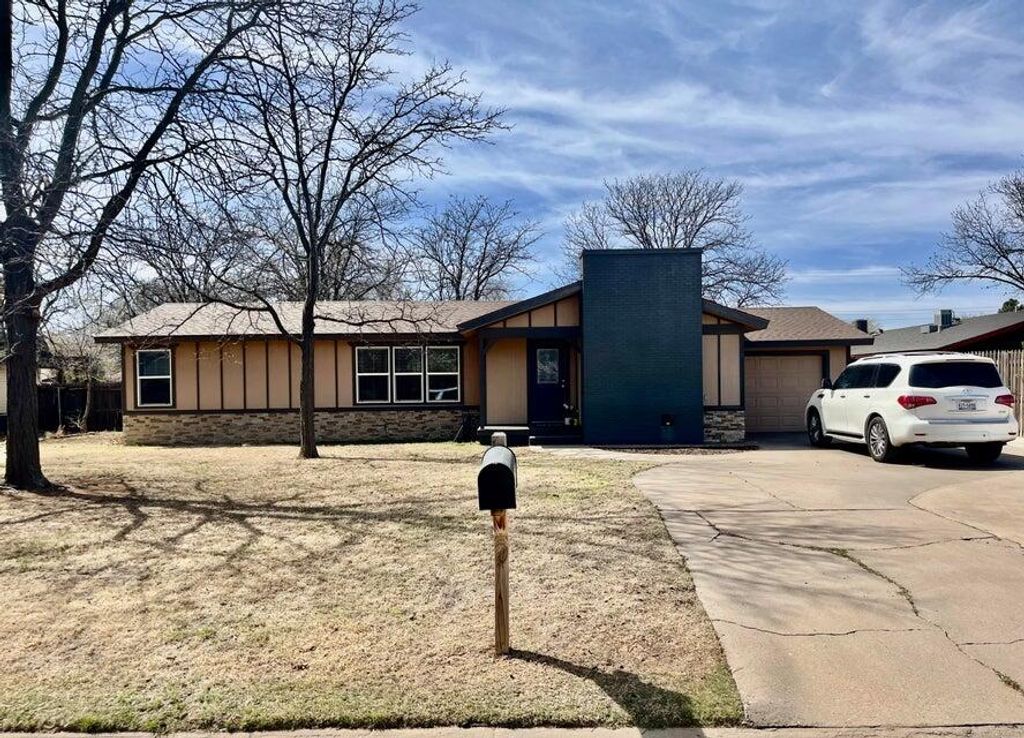 1209 Xenia Street, Plainview, TX 79072