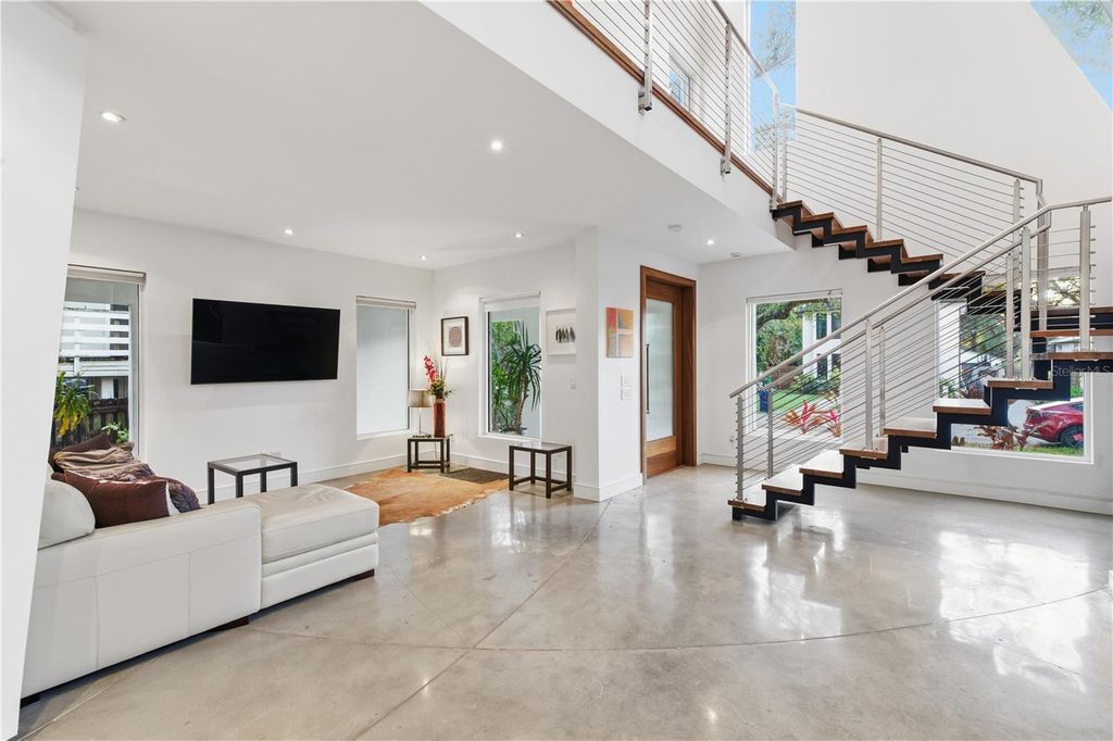 Image 2 of property listing at 6108 S ELKINS AVENUE, Tampa, FL 33611