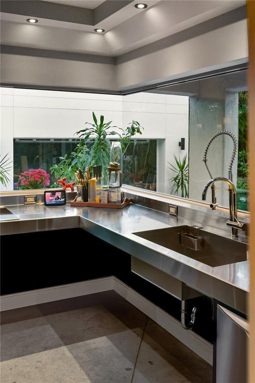 Image 16 of property listing at 6108 S ELKINS AVENUE, Tampa, FL 33611