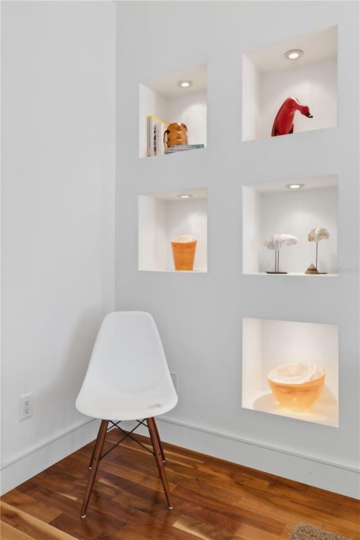 Image 20 of property listing at 6108 S ELKINS AVENUE, Tampa, FL 33611