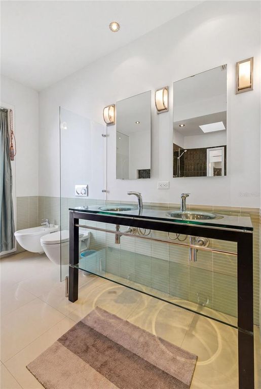 Image 23 of property listing at 6108 S ELKINS AVENUE, Tampa, FL 33611