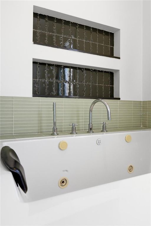 Image 24 of property listing at 6108 S ELKINS AVENUE, Tampa, FL 33611