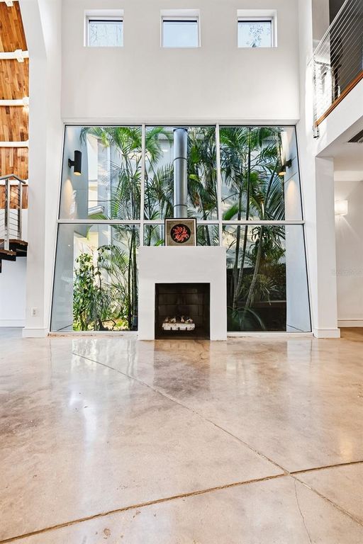 Image 4 of property listing at 6108 S ELKINS AVENUE, Tampa, FL 33611