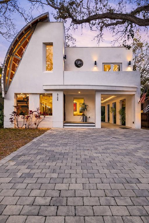 Image 8 of property listing at 6108 S ELKINS AVENUE, Tampa, FL 33611