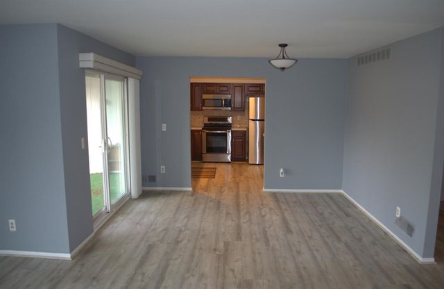 30831 Hunters Unit: 23, Farmington Hills, MI 48334