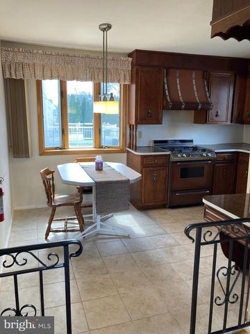 25 MALLORY WAY, Hamilton, NJ 08610