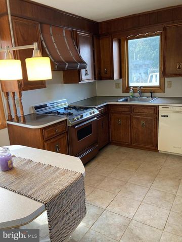 25 MALLORY WAY, Hamilton, NJ 08610