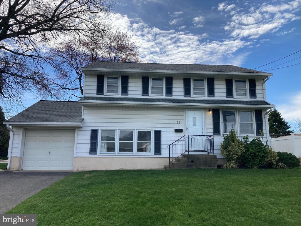 25 MALLORY WAY, Hamilton, NJ 08610