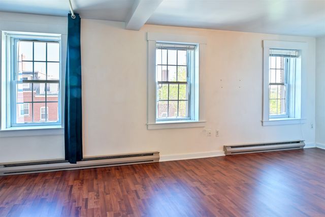 139 West Merrimack St Apt 3, Manchester, NH 03101
