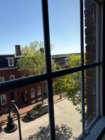 139 West Merrimack St Apt 3, Manchester, NH 03101