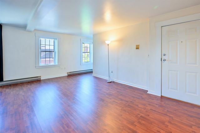 139 West Merrimack St Apt 3, Manchester, NH 03101