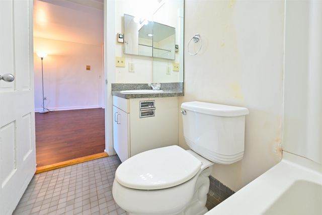 139 West Merrimack St Apt 3, Manchester, NH 03101