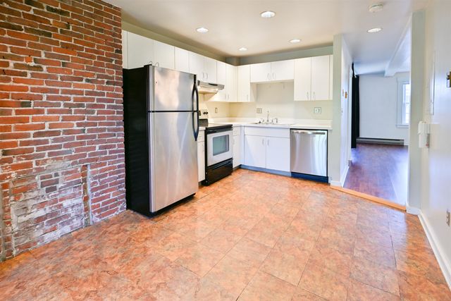 139 West Merrimack St Apt 3, Manchester, NH 03101