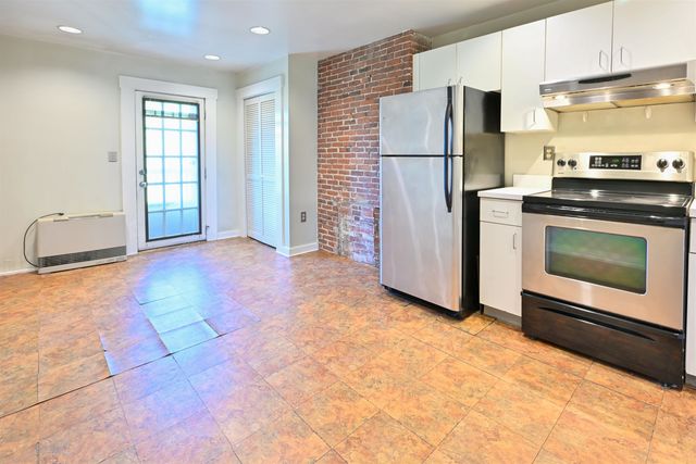 139 West Merrimack St Apt 3, Manchester, NH 03101