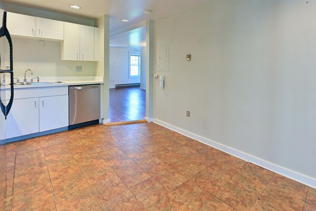 139 West Merrimack St Apt 3, Manchester, NH 03101