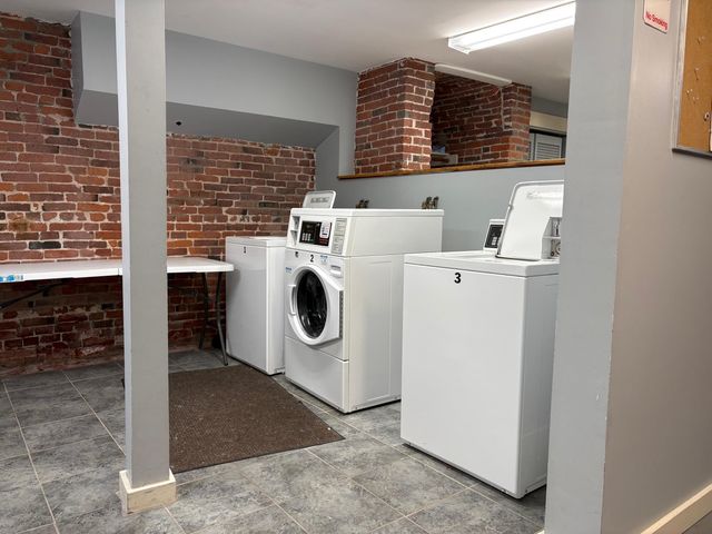 139 West Merrimack St Apt 3, Manchester, NH 03101