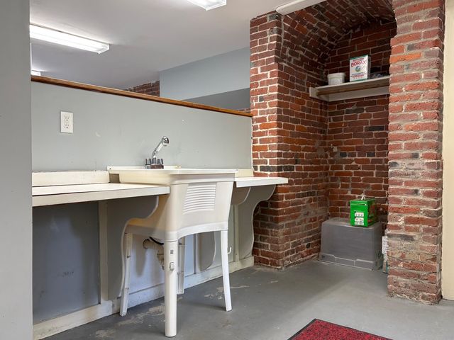 139 West Merrimack St Apt 3, Manchester, NH 03101