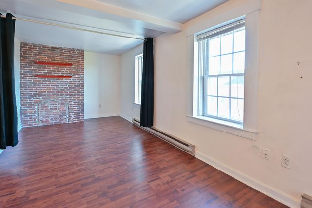 139 West Merrimack St Apt 3, Manchester, NH 03101