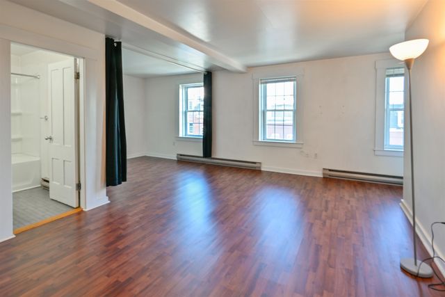 139 West Merrimack St Apt 3, Manchester, NH 03101