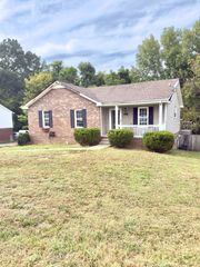 830 Buckhorn Dr, Clarksville, TN 37043