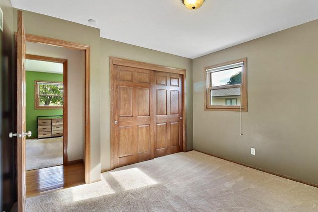 W222N2310 Glenwood LANE, Waukesha, WI 53186