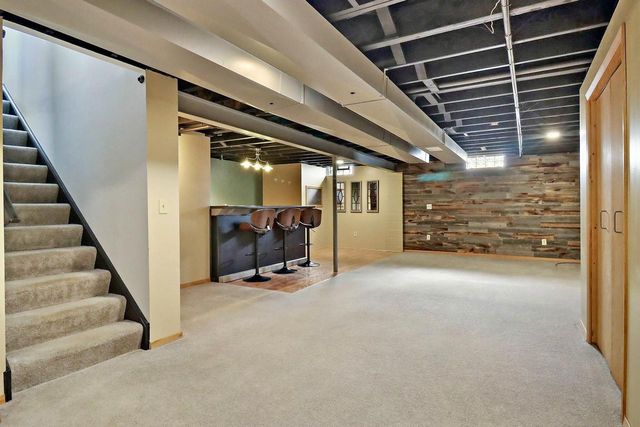 W222N2310 Glenwood LANE, Waukesha, WI 53186