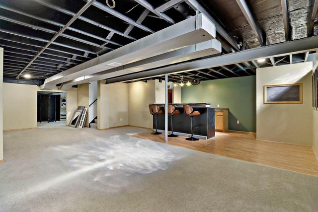 W222N2310 Glenwood LANE, Waukesha, WI 53186