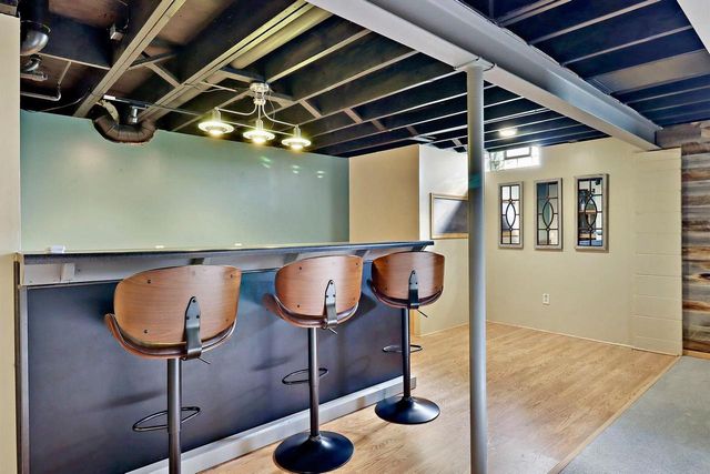 W222N2310 Glenwood LANE, Waukesha, WI 53186