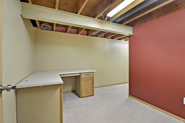 W222N2310 Glenwood LANE, Waukesha, WI 53186