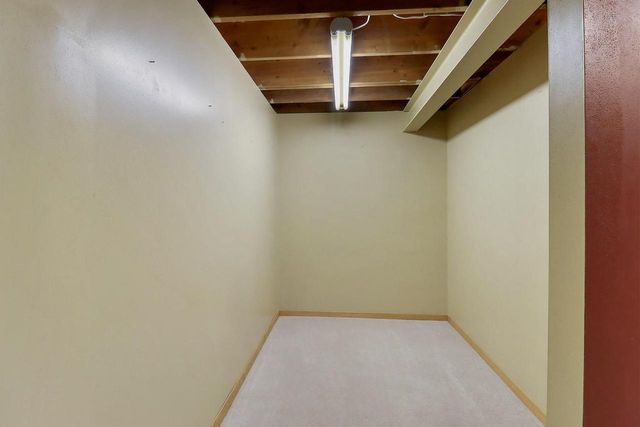 W222N2310 Glenwood LANE, Waukesha, WI 53186