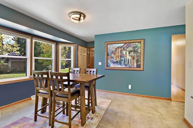 W222N2310 Glenwood LANE, Waukesha, WI 53186