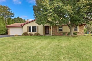 W222N2310 Glenwood LANE, Waukesha, WI 53186